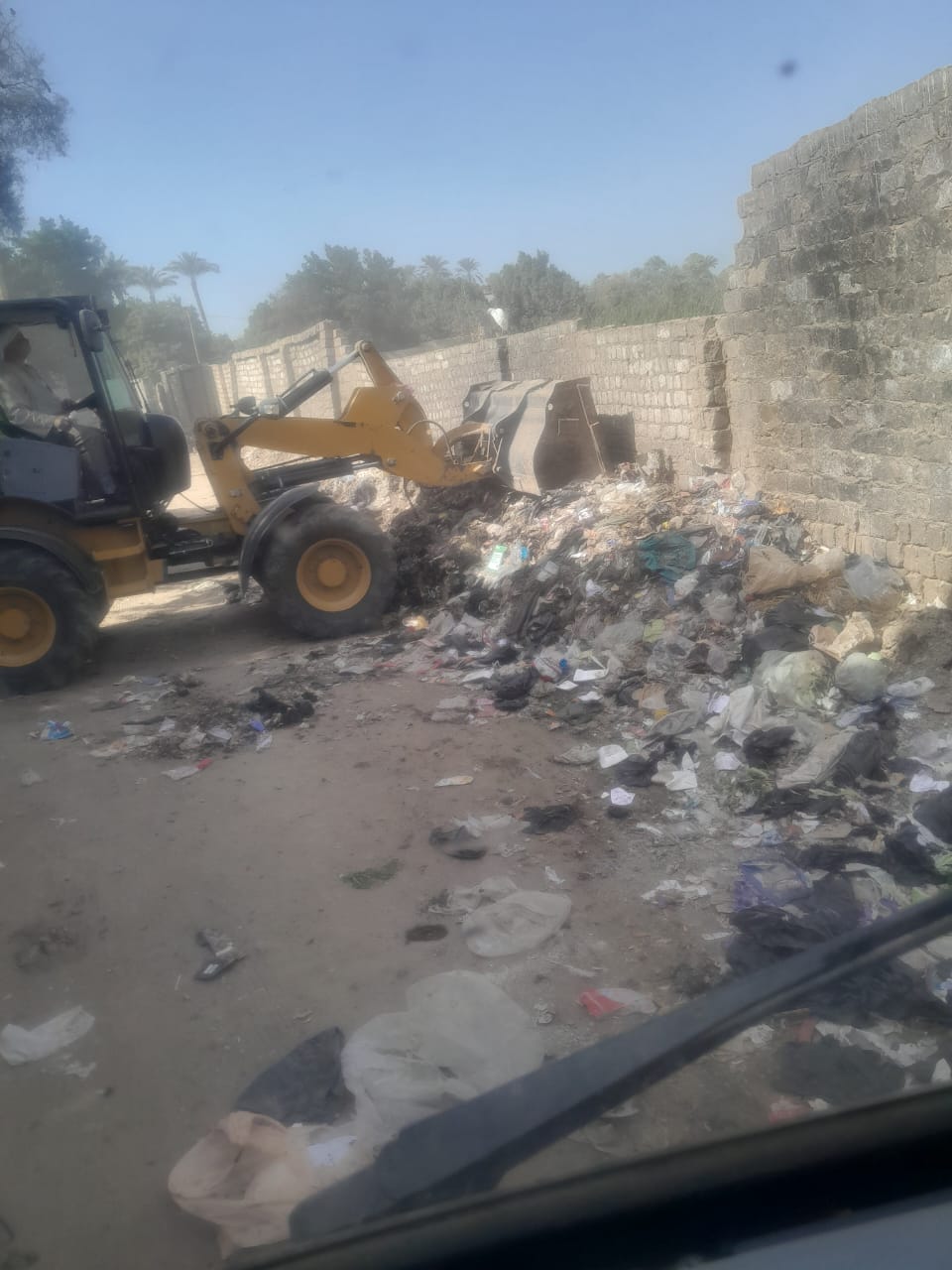 حملات يومية للنظافة العامة ورفع القمامة والمخلفات بمركز ومدينة أبشواي