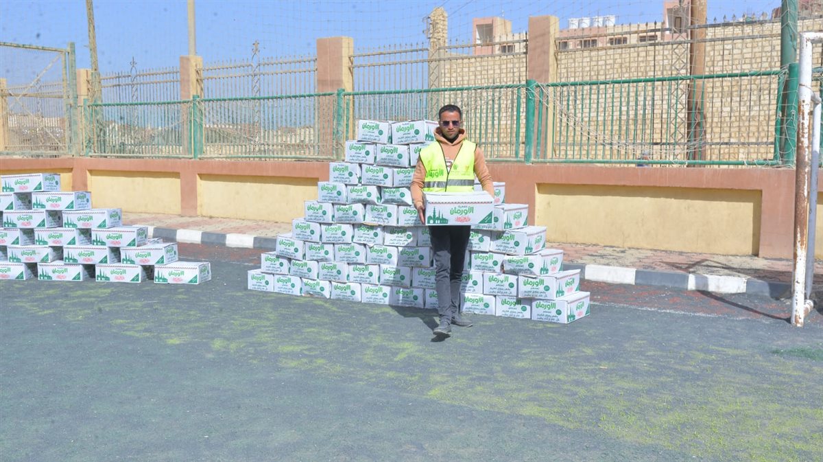 أول أيام رمضان.. توزيع 500 كرتونة مواد غذائية على الأسر الأولى بالرعاية بمركز اطسا