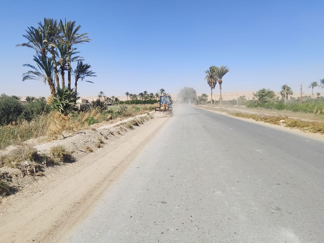 حملات مكثفة للنظافة وتمهيد الطرق وصيانة الإنارة بمركز يوسف الصديق