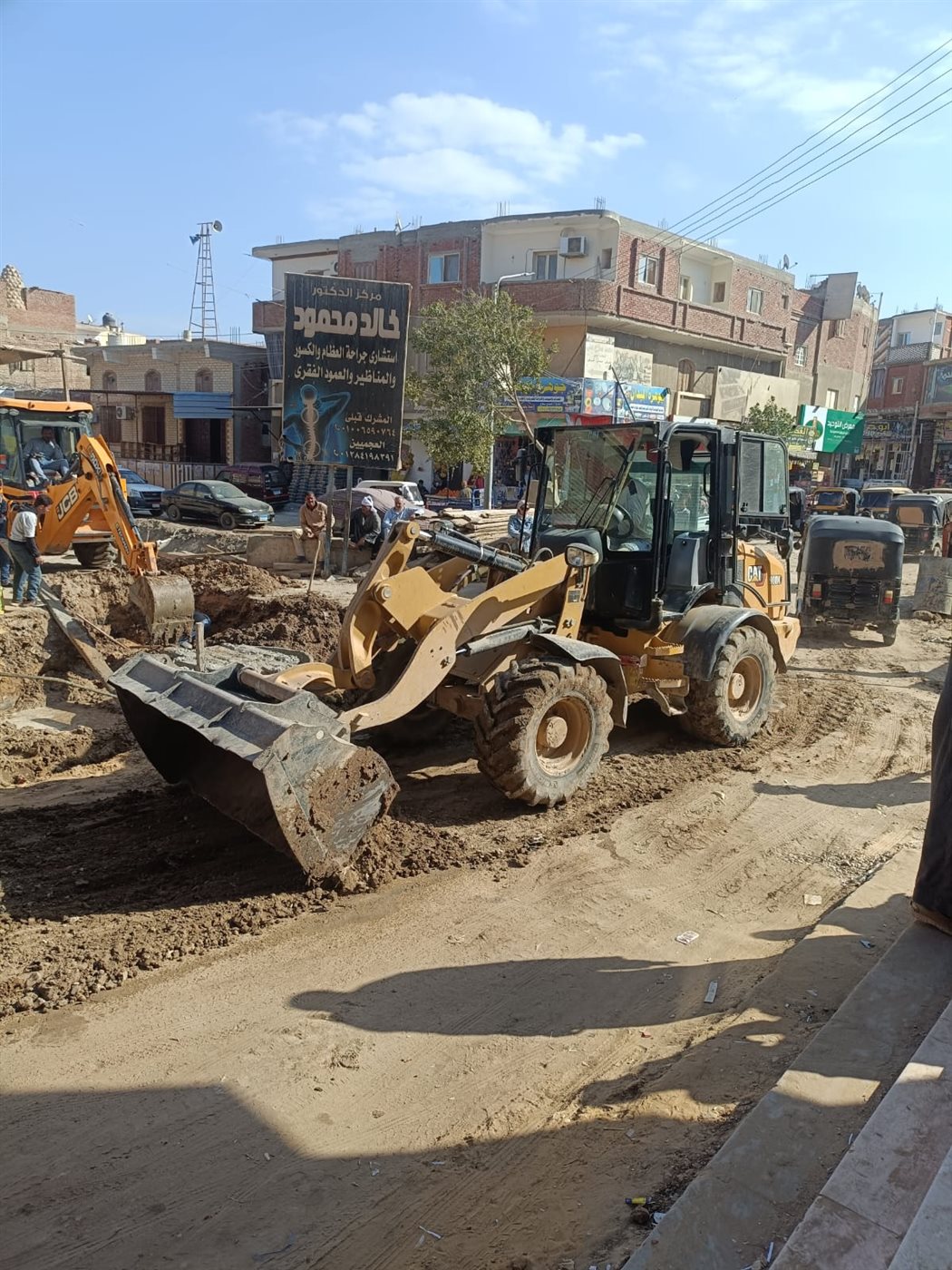 حملات مكثفة للنظافة وتمهيد الطرق وصيانة الإنارة بمركز يوسف الصديق