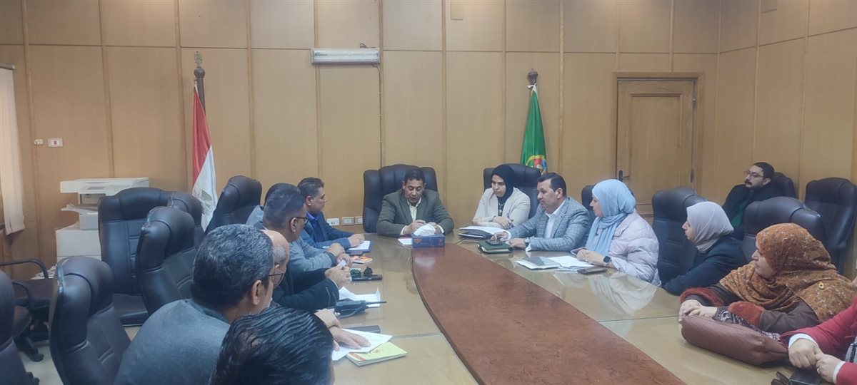 السكرتير المساعد بالفيوم: ورؤساء المدن يبحثان آليات التعامل مع المتغيرات غير القانونية