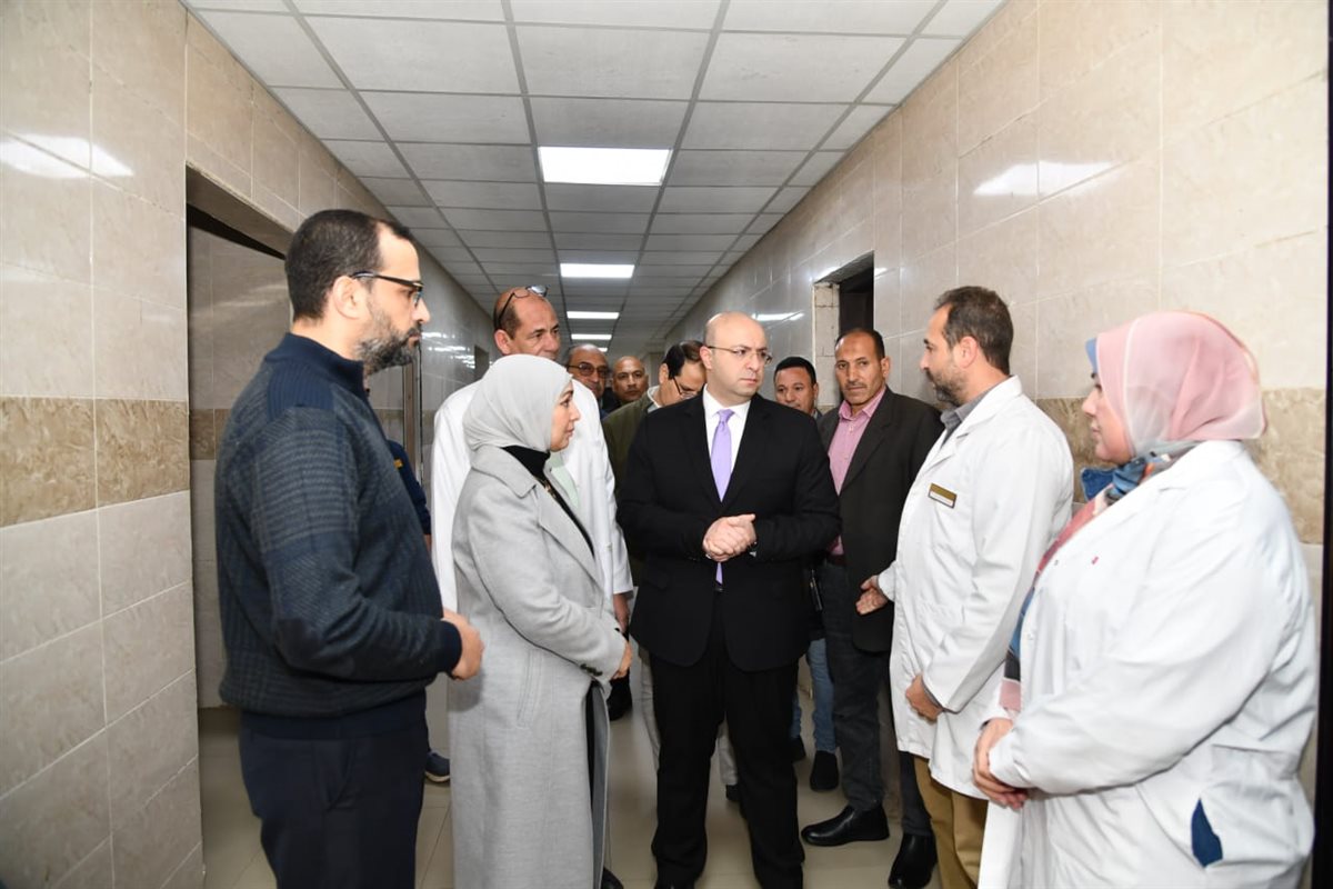 محافظ الفيوم يتفقد المستشفى العام ويوجه بتعديل نوبتجيات الأطباء ببعض الأقسام