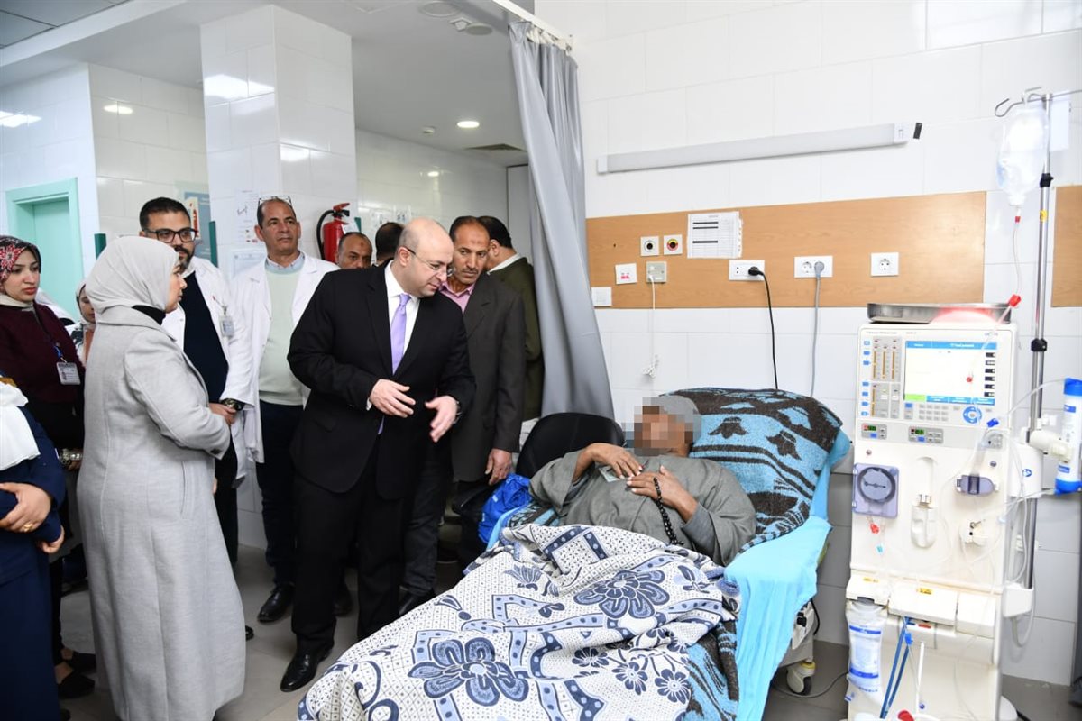 محافظ الفيوم يتفقد المستشفى العام ويوجه بتعديل نوبتجيات الأطباء ببعض الأقسام