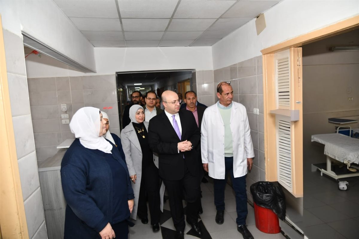محافظ الفيوم يتفقد المستشفى العام ويوجه بتعديل نوبتجيات الأطباء ببعض الأقسام