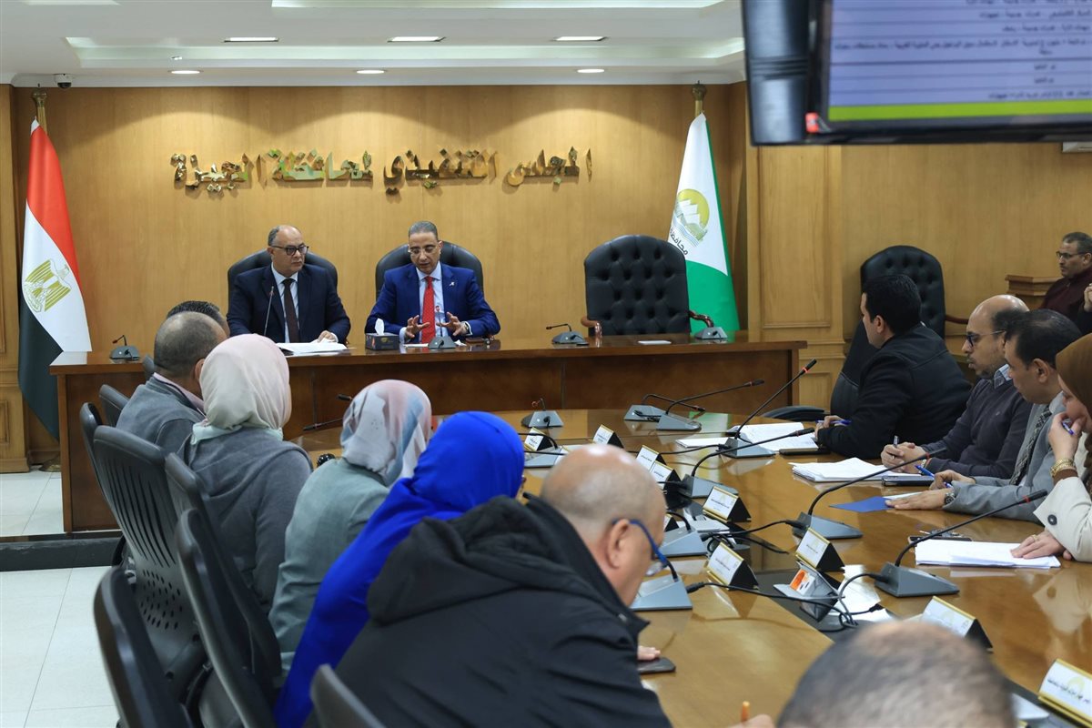 جانب من اجتماع محافظ الجيزة