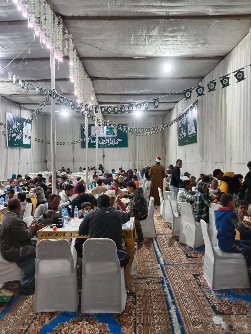 أوقاف الفيوم تقيم 5 موائد إفطار كبرى بالتعاون مع شركاء الخير