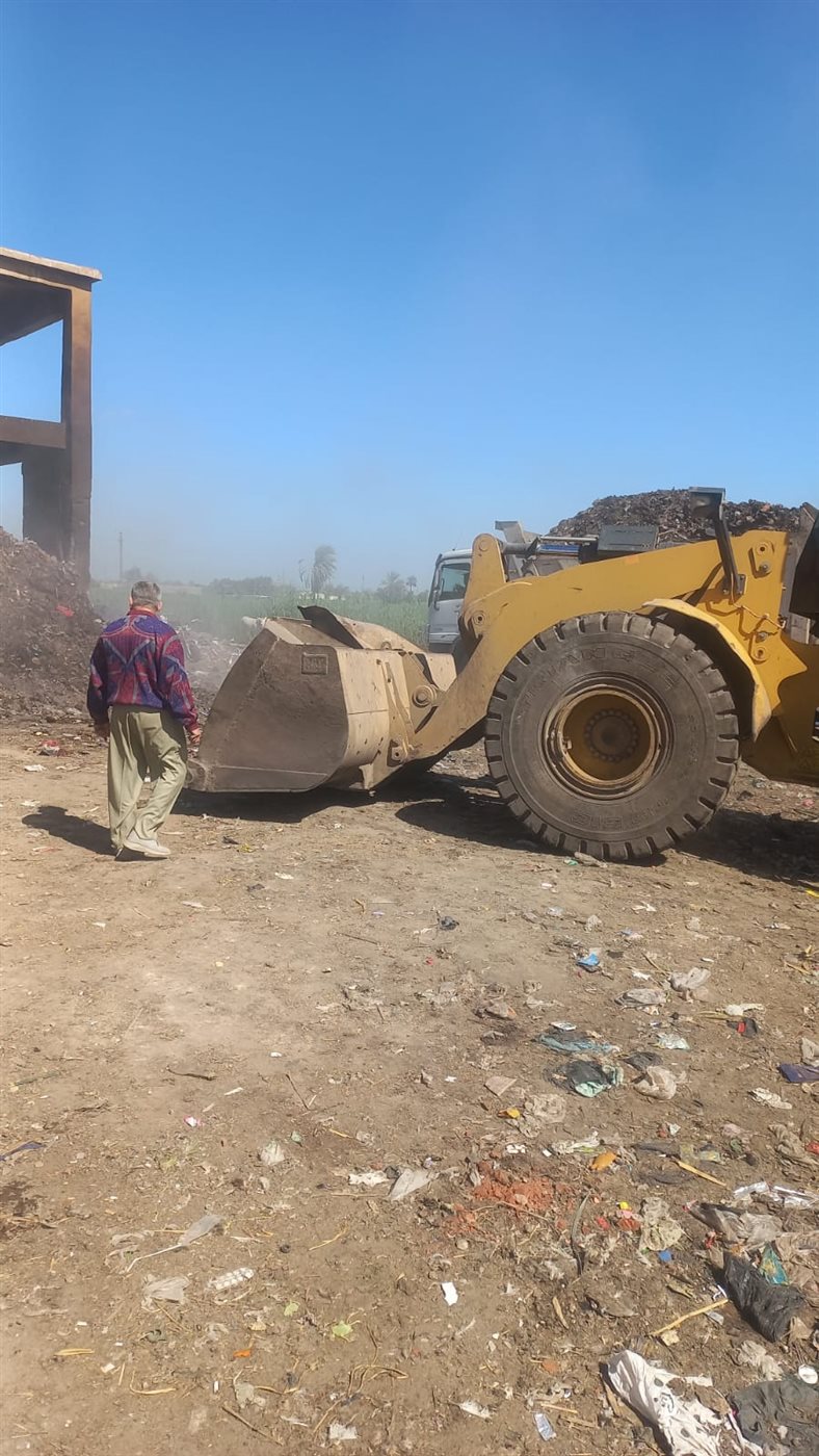 استجابة سريعة..محافظ الفيوم يوجه برفع تراكمات القمامة أمام محطة الصرف الصحي بقرية دفنو بإطسا