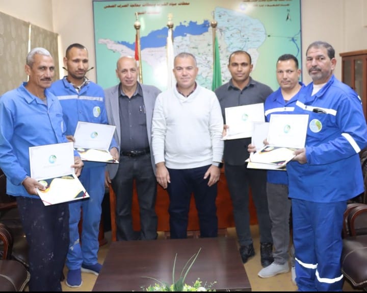 رئيس مياه الفيوم يكرّم رموزاً من العاملين المتميزين بقطاع مياه الشرب كمقدمة لمزيد من التكريمات بجميع القطاعات