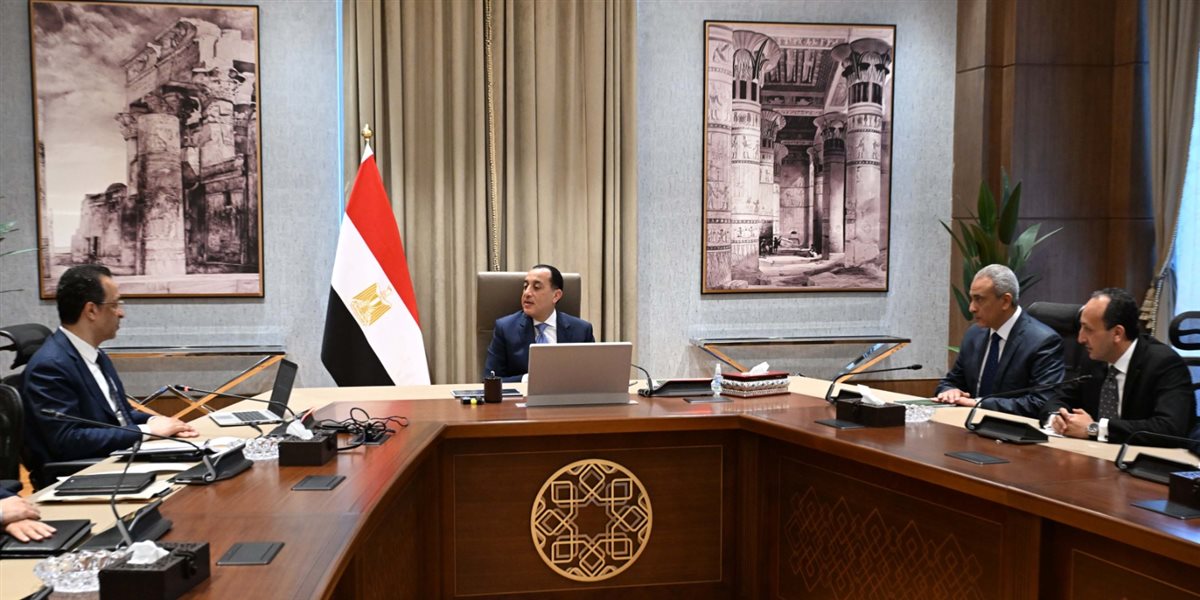 جانب من اجتماع رئيس الوزراء ووزير الاتصالات