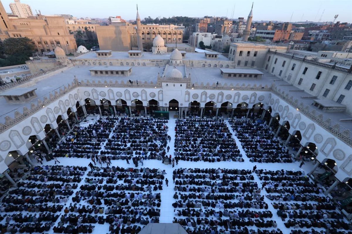 الجامع الأزهر يقدم 10 آلاف وجبة يوميًّا للطلاب الوافدين