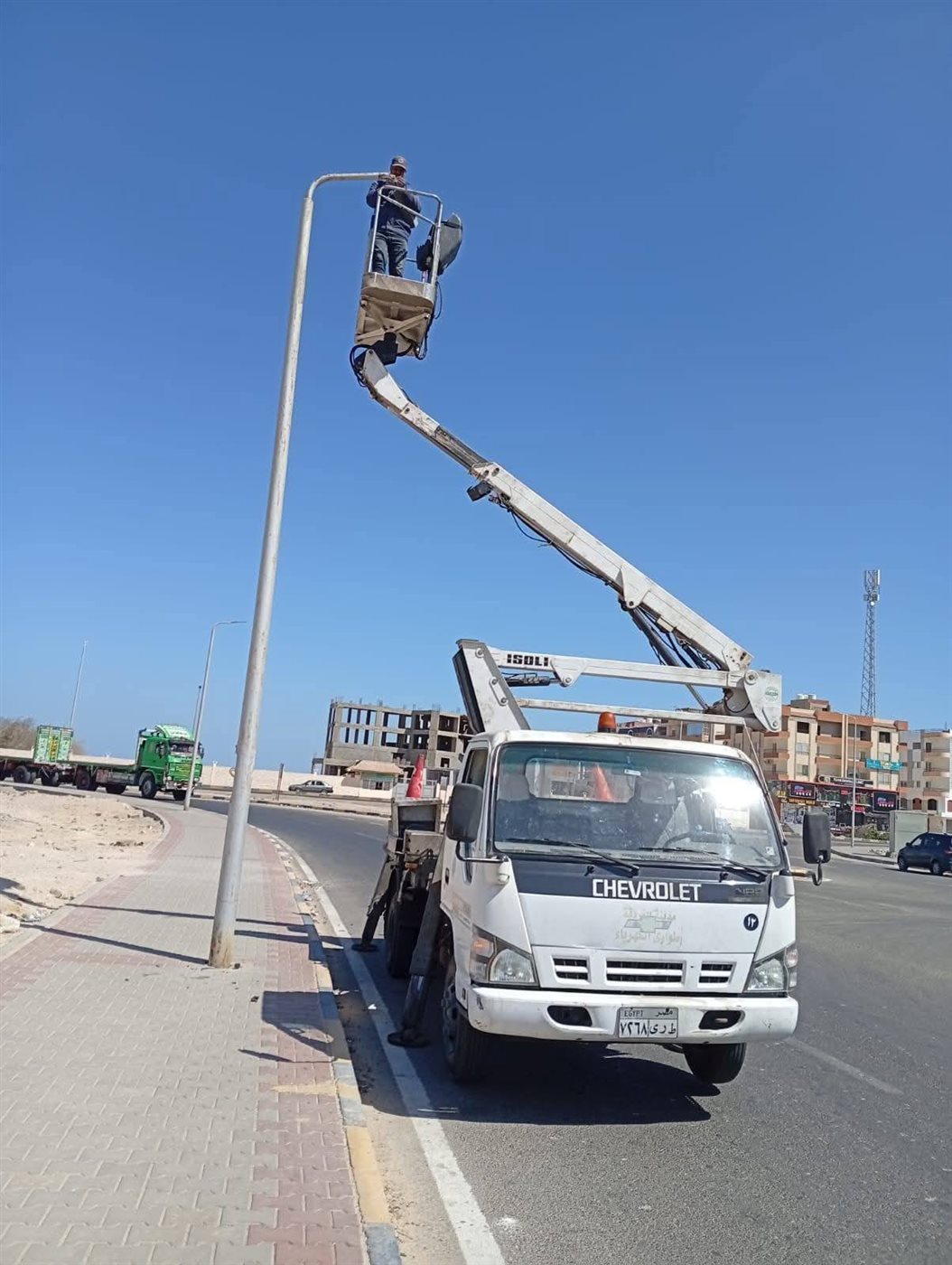 جانب من صيانة الإنارة بالغردقة
