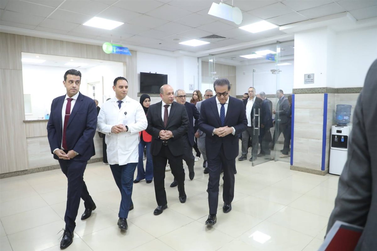 جانب من افتتاح وزير الصحة لوحدة السكتة الدماغية