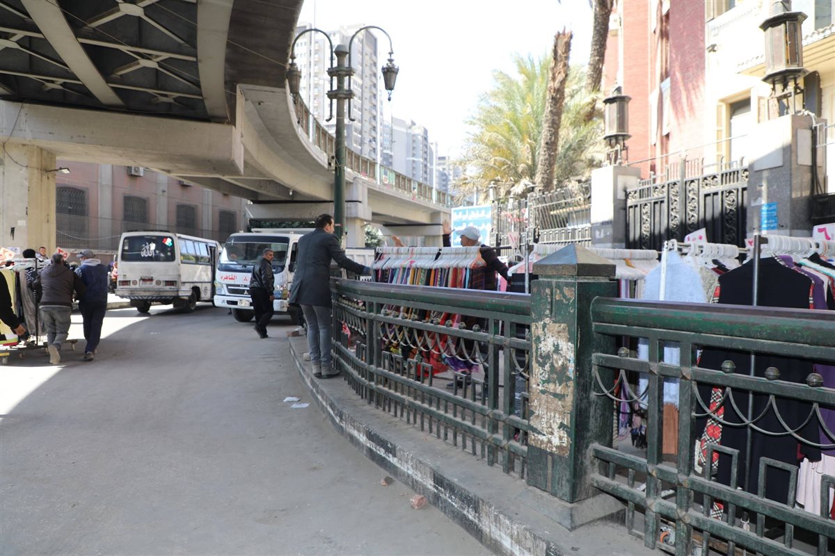 محافظ القاهرة في جولة مفاجئة بحي بولاق أبو العلا