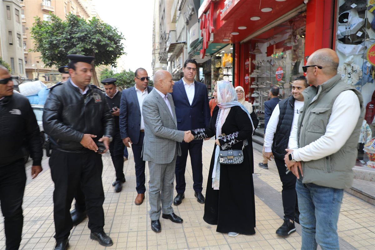 جانب من جولة محافظ القاهرة بشوارع وسط المدينة