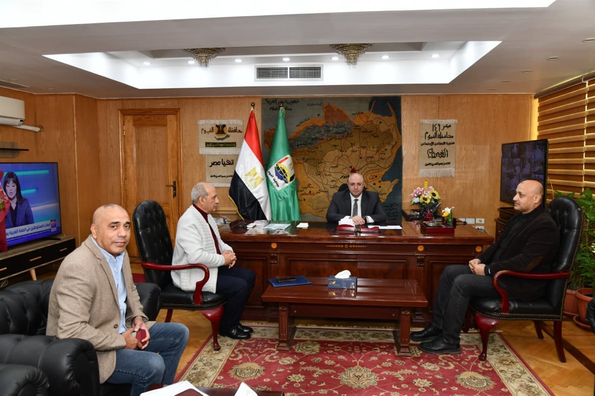 محافظ الفيوم يستقبل رئيس شركة الغاز للتهنئة بتجديد ثقة القيادة السياسية