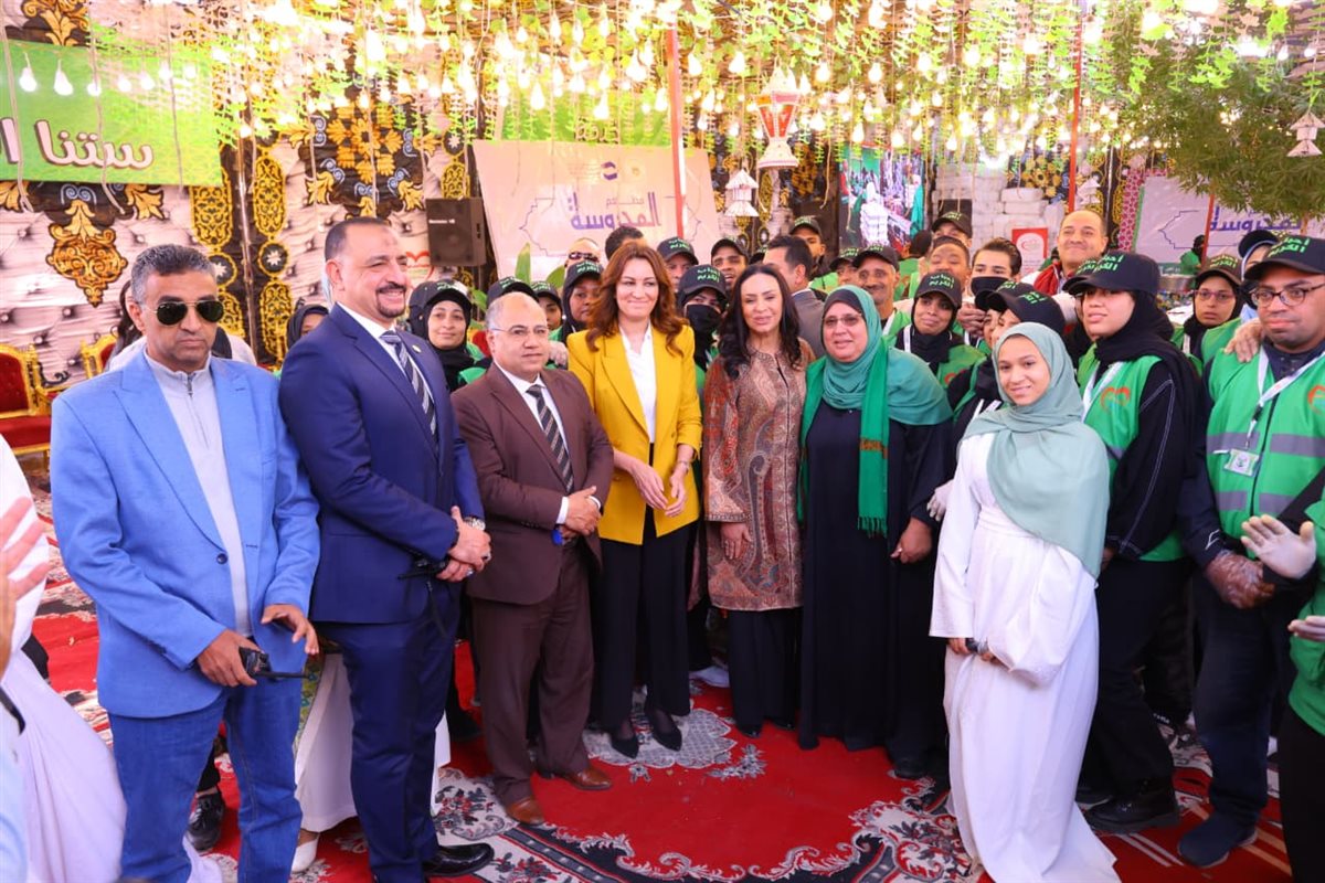 جانب من زيارة وزيرة التضامن لوحدة إطعام الحاجه عزيزة