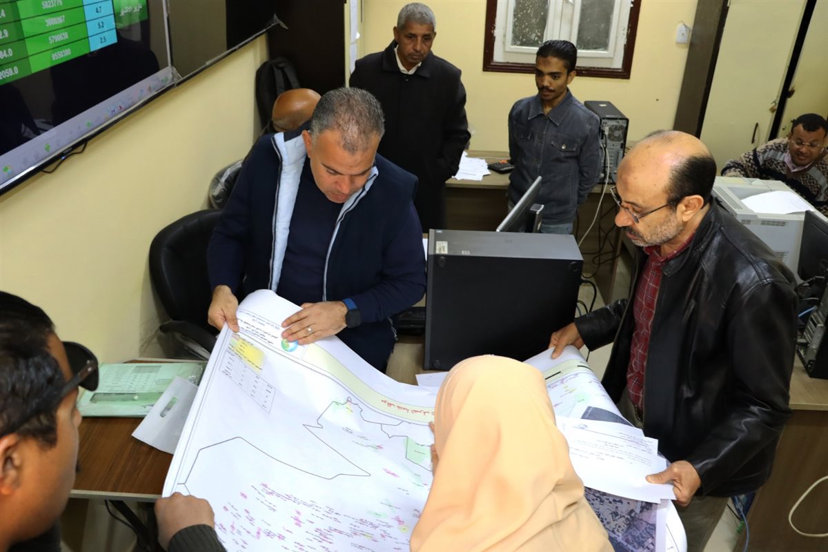 رئيس مياه الفيوم يلتقي العاملين بقطاع التخطيط لبحث تطوير منظومة العمل