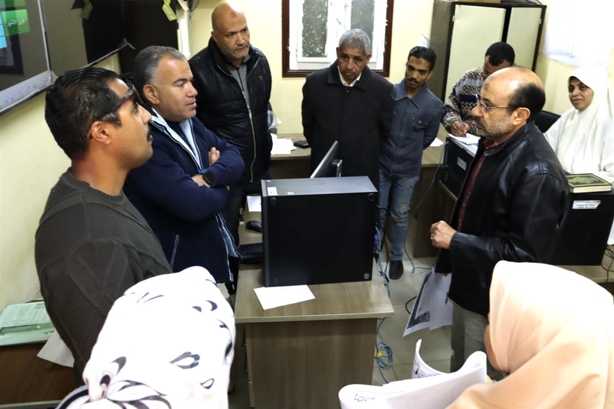 رئيس مياه الفيوم يلتقي العاملين بقطاع التخطيط لبحث تطوير منظومة العمل
