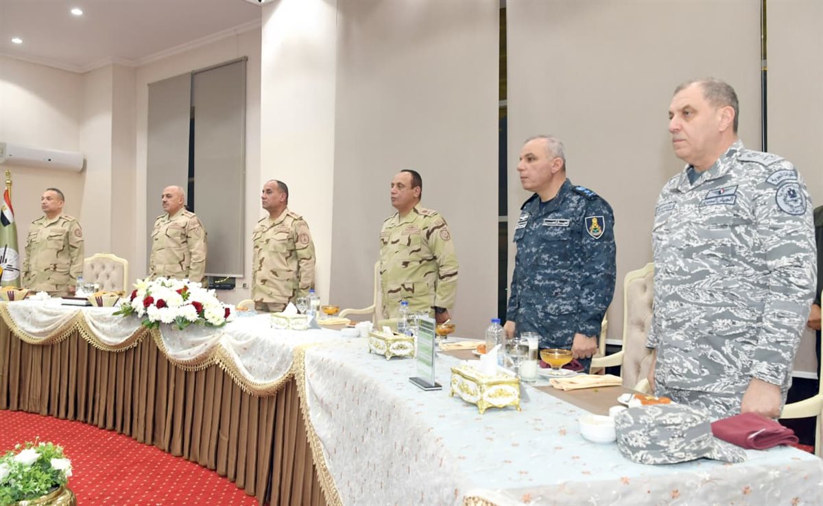 جانب من زيارة وزير الدفاع للمنطقة المركزية العسكرية