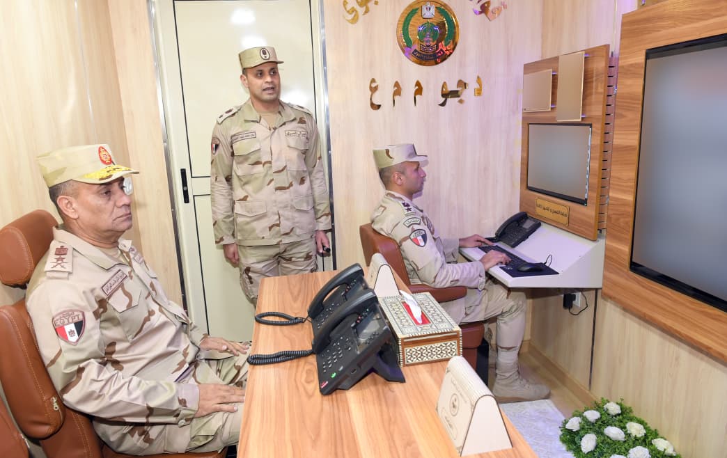 جانب من زيارة وزير الدفاع للمنطقة المركزية العسكرية