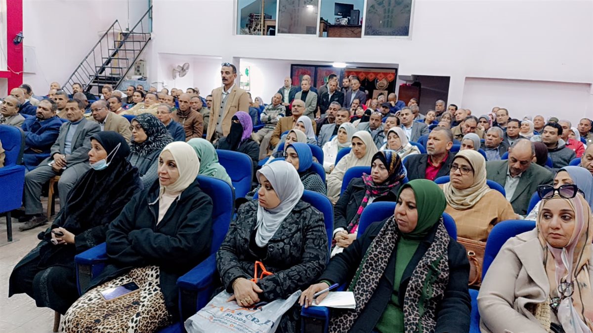 &nbsp;قبيصي يعقد اجتماعًا موسعًا لمديري مدارس شرق وغرب الفيوم ويؤكد: الانضباط أولوية لا تقبل التهاون
