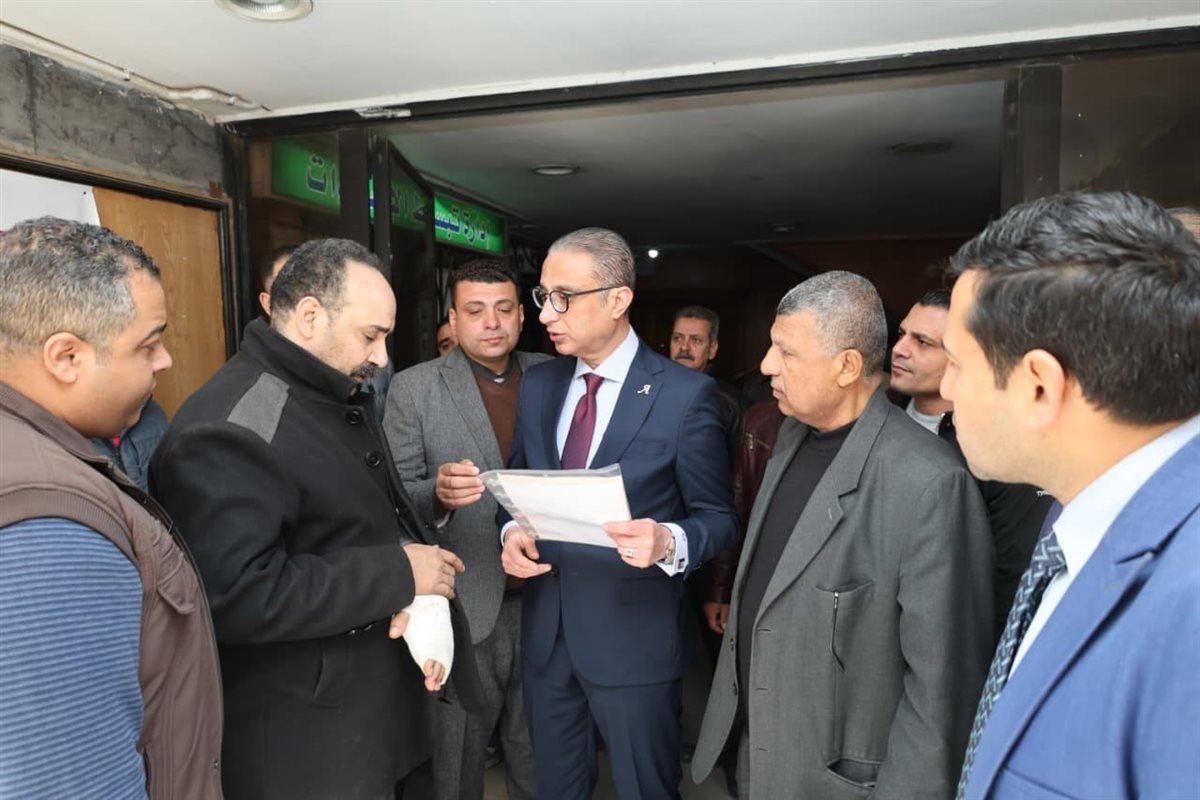 جانب من زيارة محافظ الجيزة لمقر هيئة النظافة والتجميل&nbsp;