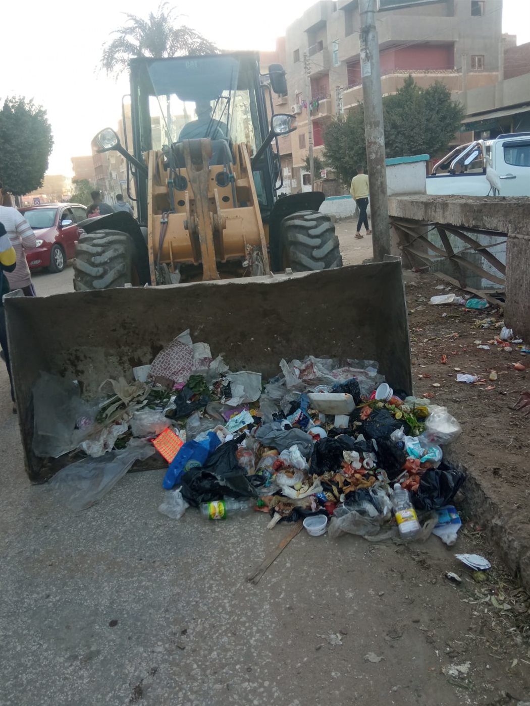 حملات صباحية ومسائية للنظافة العامة ورفع الإشغالات بمركزي سنورس وإطسا