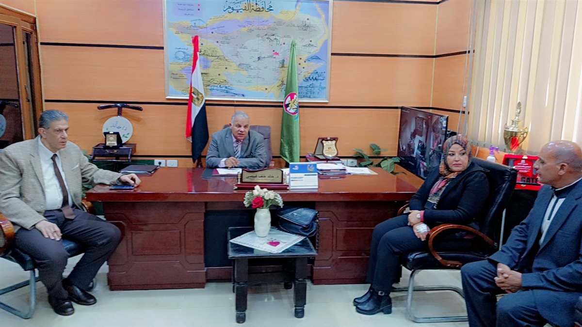 مدير تعليم الفيوم يوجه بتشكيل لجان متابعة شاملة للمدارس.. وتقارير عاجلة عن التقييمات وسجلات الدرجات