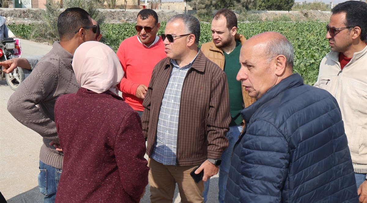 جولة ميدانية لرئيس مياه الفيوم : لمعاينة خط مياه الشرب بطريق الشوبك بسنورس لبحث تغذية بديلة