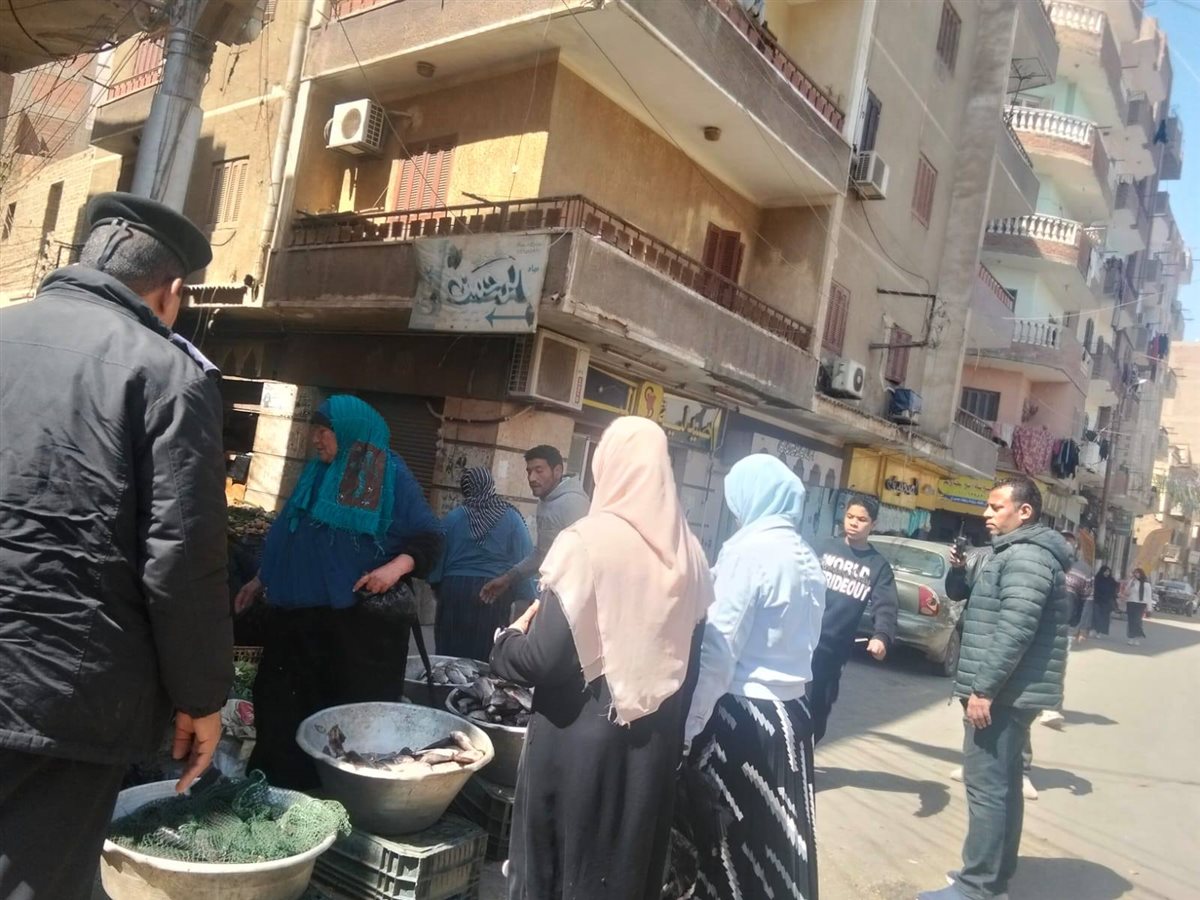 حملات موسعة لرفع الإشغالات بحي جنوب وغرب والوحدة المحلية بدسيا