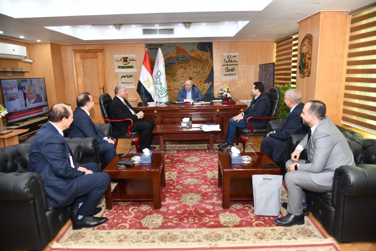 محافظ الفيوم يستقبل وفد نقابة العلميين للتهنئة بتجديد الثقة وبحث سبل التعاون المشترك
