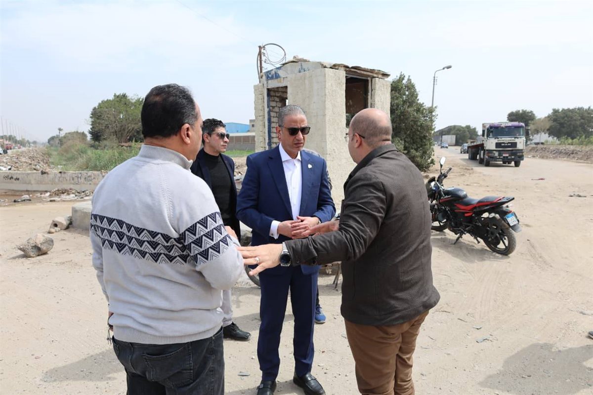 جانب من متابعة أعمال رفع تراكمات القمامة