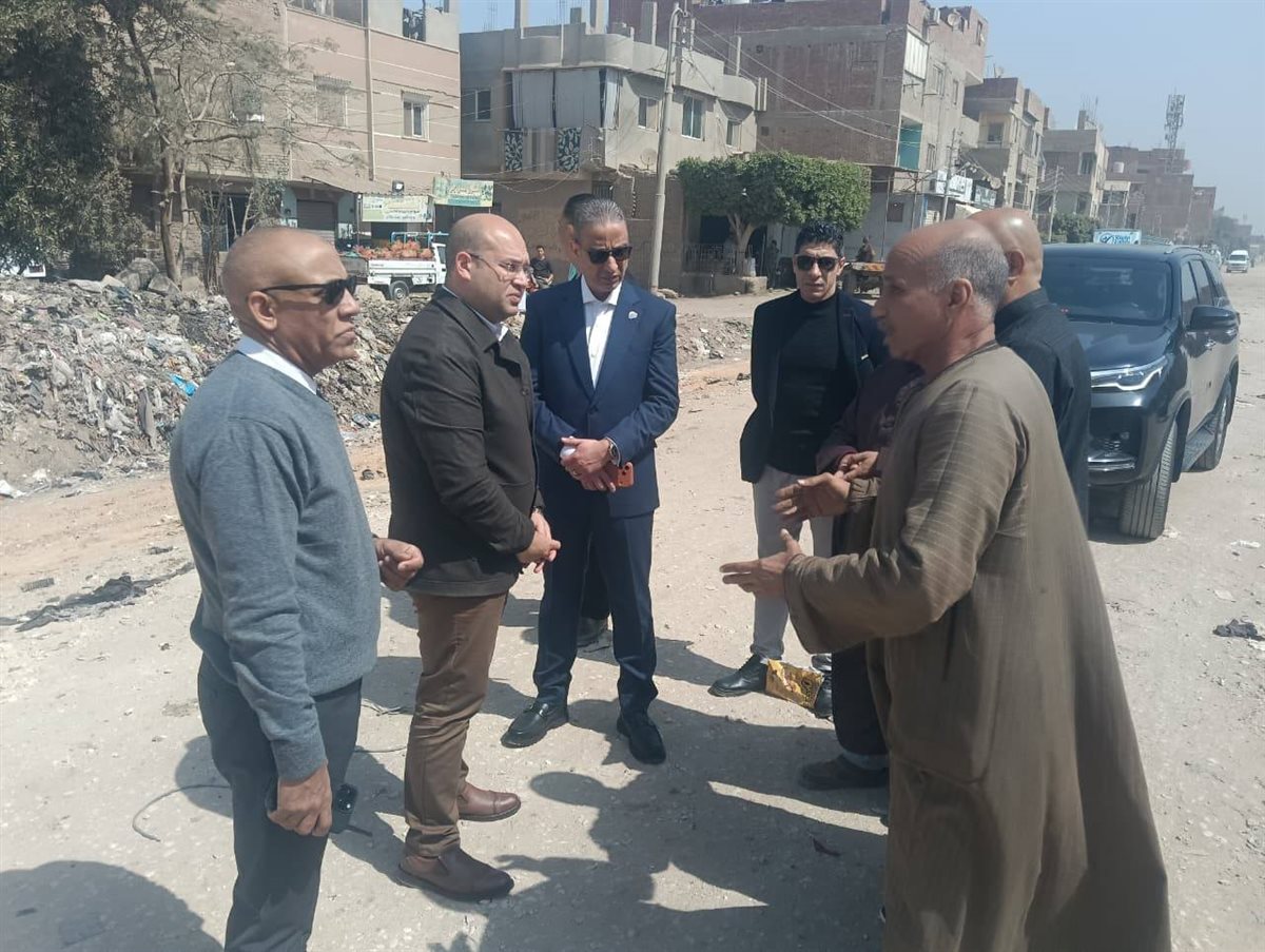 جانب من متابعة أعمال رفع تراكمات القمامة