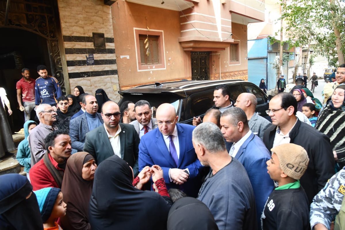 محافظ الفيوم يتفقد عدداً من محال بيع السلع الغذائية والمخابز بمدينة سنورس