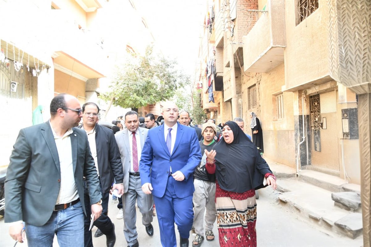 محافظ الفيوم يتفقد عدداً من محال بيع السلع الغذائية والمخابز بمدينة سنورس