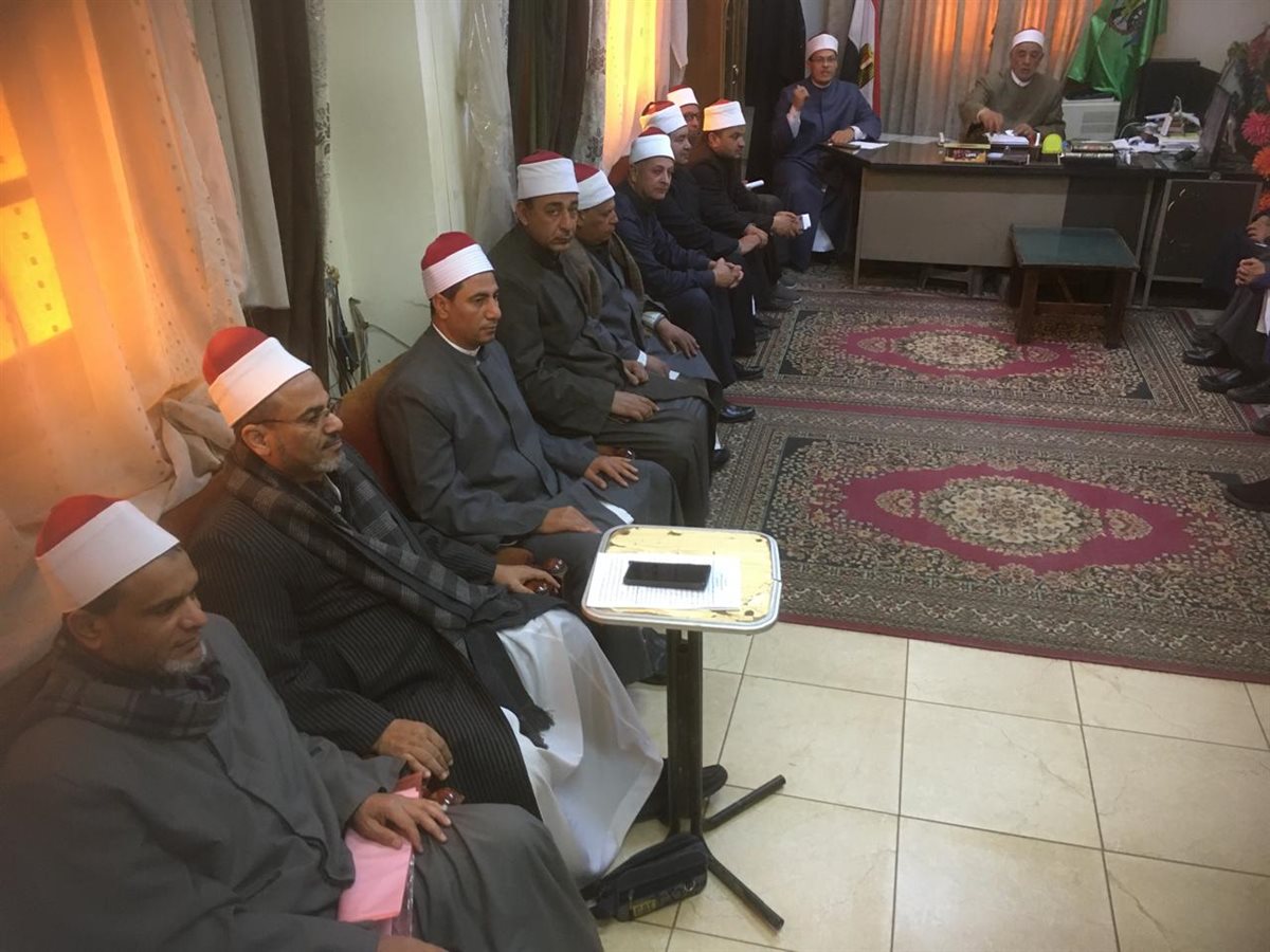 مدير أوقاف الفيوم يجتمع بمديري الإدارات لمتابعة جهود رمضان والاستعداد لعيد الفطر