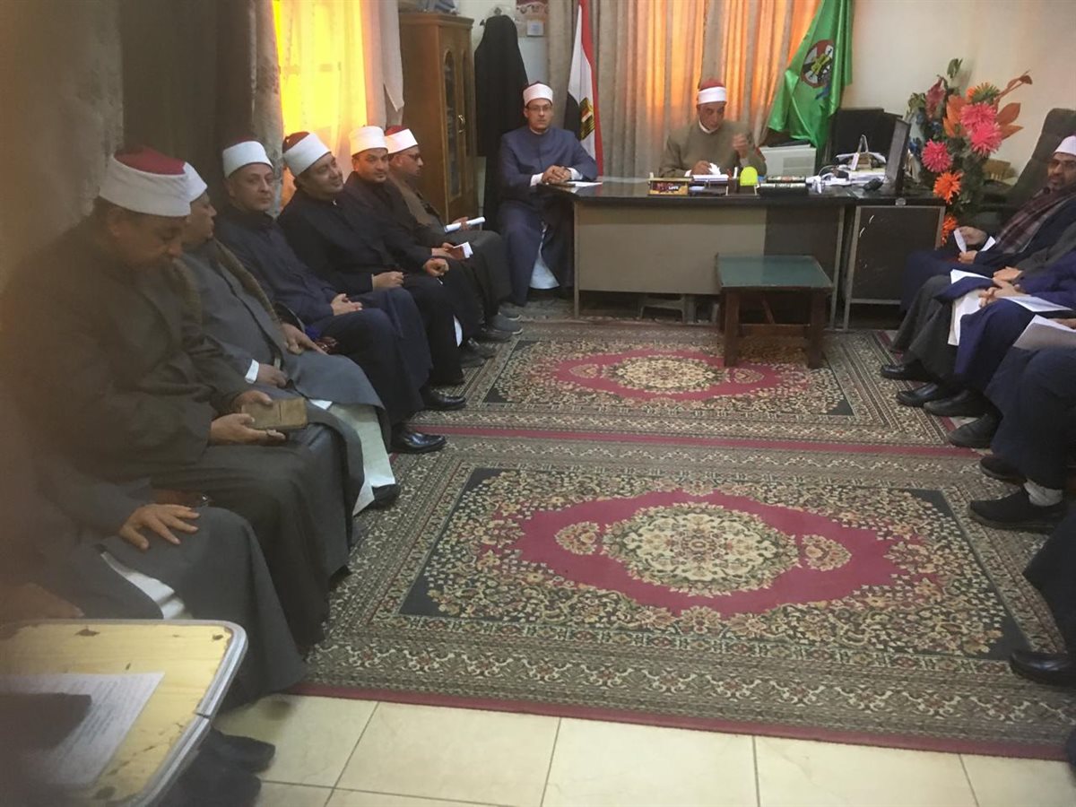 مدير أوقاف الفيوم يجتمع بمديري الإدارات لمتابعة جهود رمضان والاستعداد لعيد الفطر