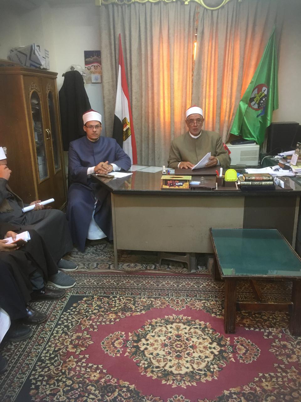 مدير أوقاف الفيوم يجتمع بمديري الإدارات لمتابعة جهود رمضان والاستعداد لعيد الفطر