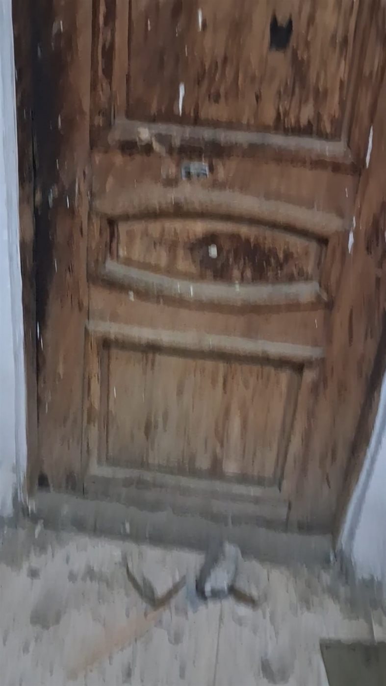 كسر باب الشقه&nbsp;