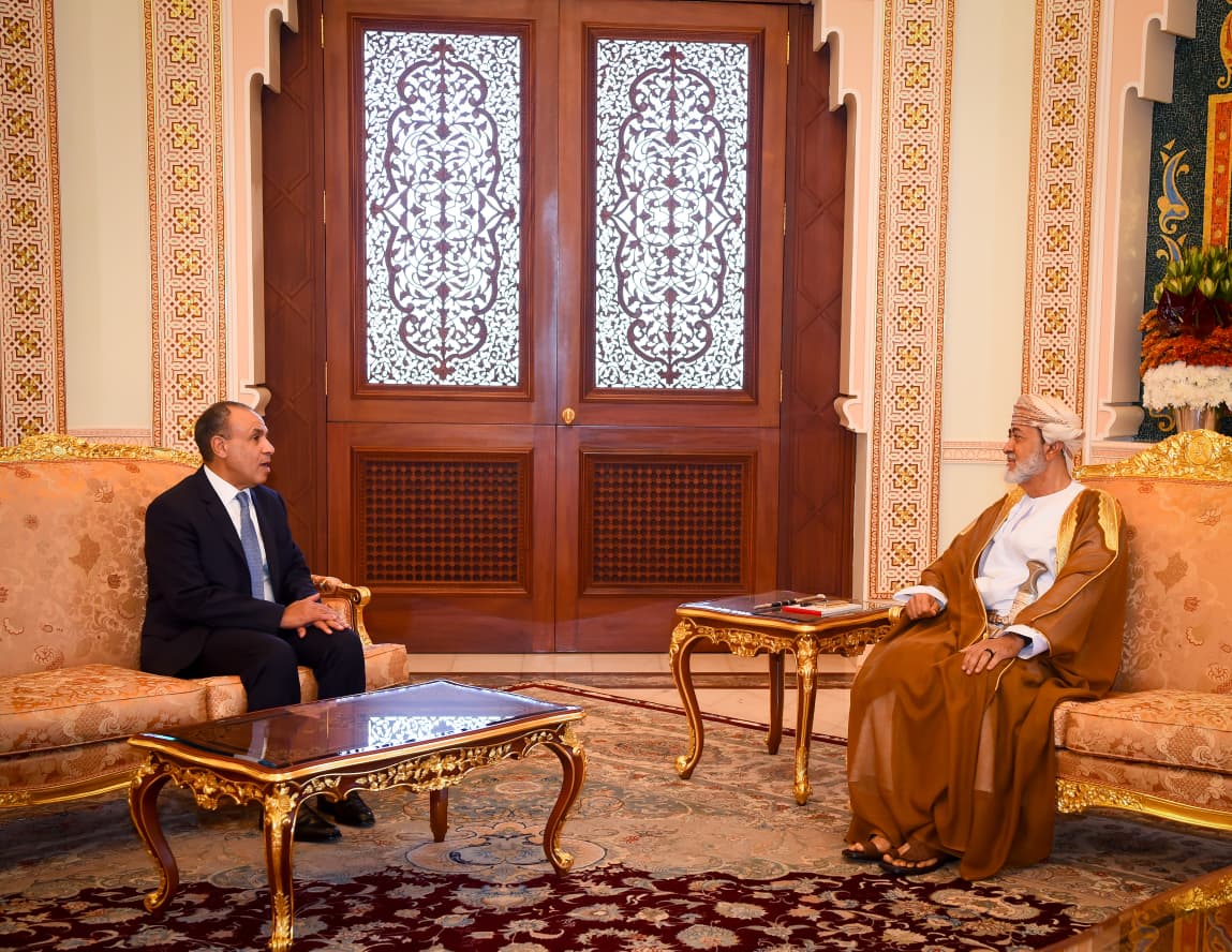 <strong>وزير الخارجية ينقل رسالة تضامن إلى سلطان عمان ويبحث جهود احتواء التصعيد الإقليمي</strong>