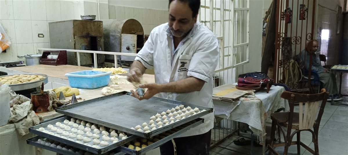 الوحدة والمحبة… 3 أشقاء أقباط بالفيوم يبدعون في كحك العيد للمسلمين<br>&nbsp;