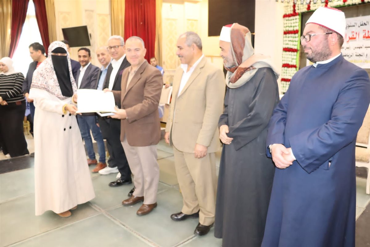 رئيس مياه الفيوم يكرم 50 من أبناء العاملين حفظة القرآن الكريم