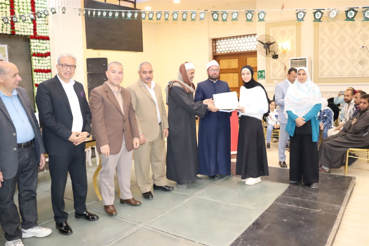 رئيس مياه الفيوم يكرم 50 من أبناء العاملين حفظة القرآن الكريم
