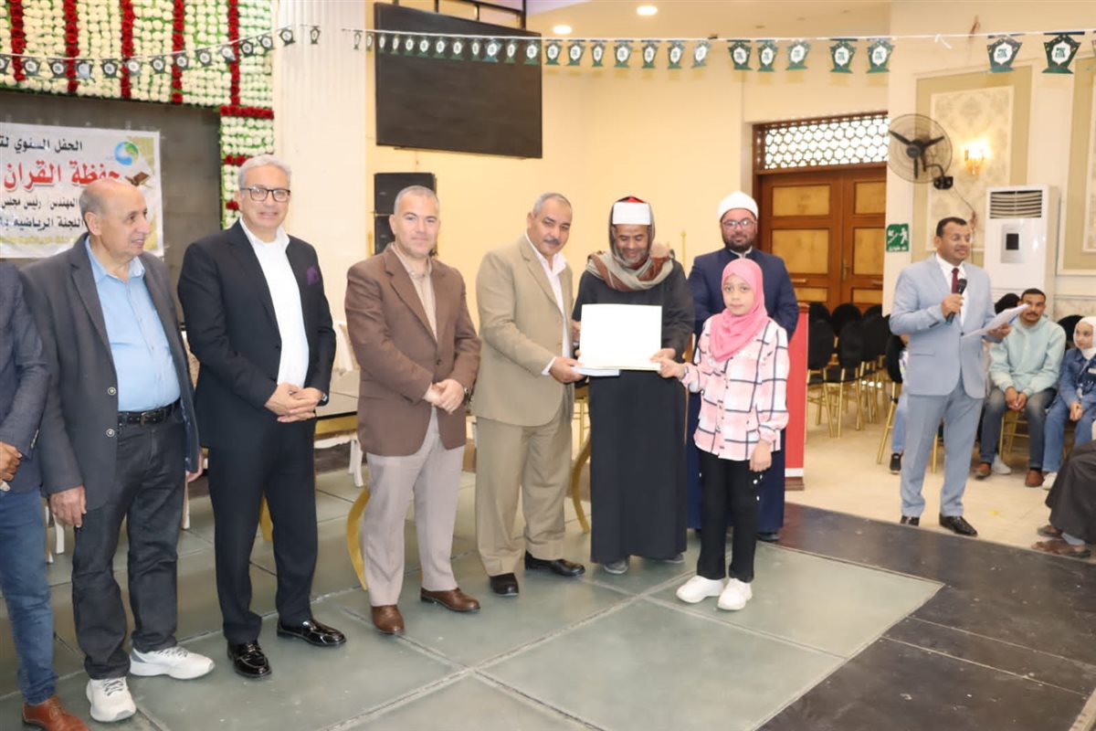 رئيس مياه الفيوم يكرم 50 من أبناء العاملين حفظة القرآن الكريم