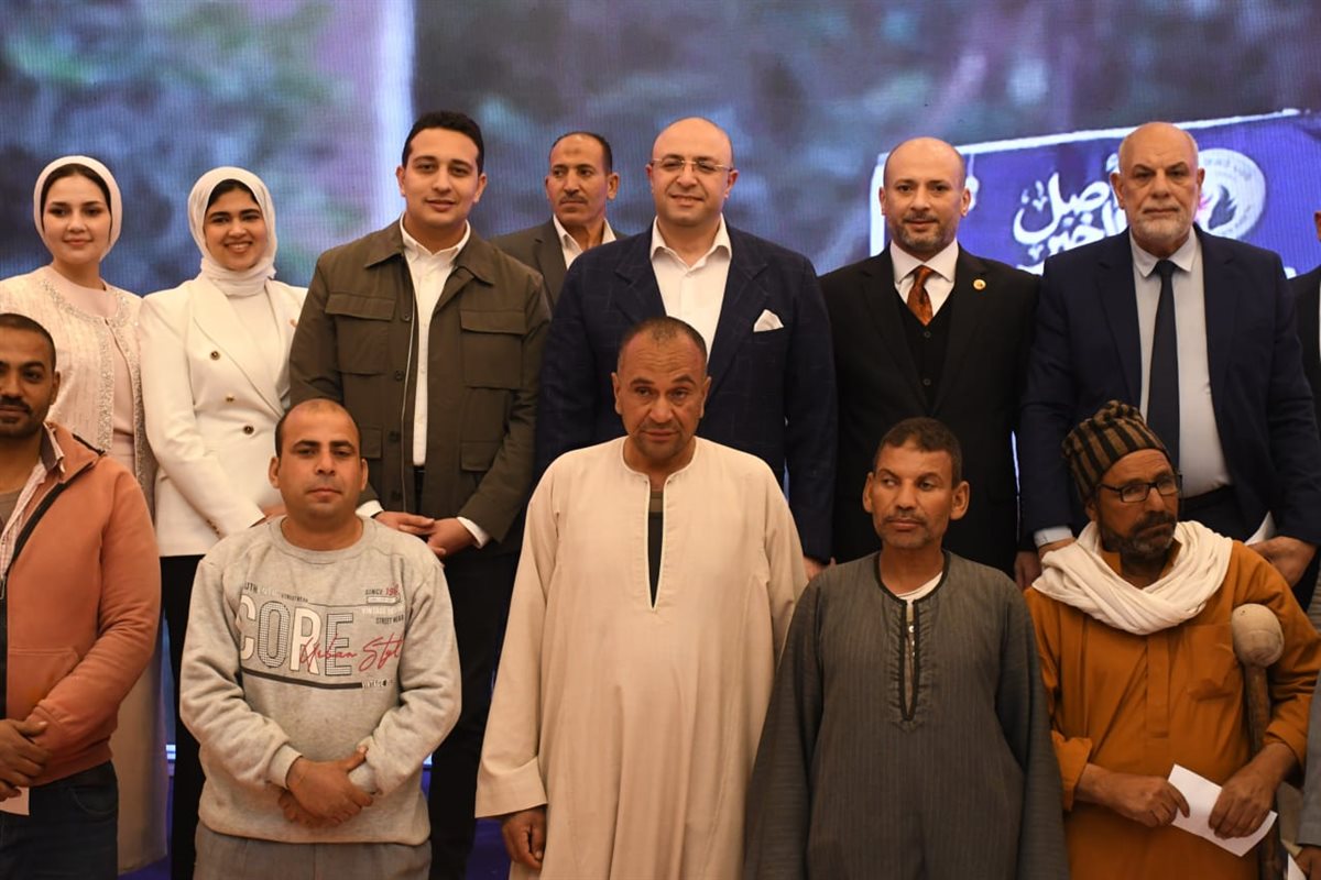محافظ الفيوم يختتم ليالي شهر رمضان بمشاركة عمال المحافظة إفطارهم الجماعي &nbsp;