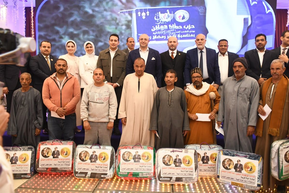 محافظ الفيوم يختتم ليالي شهر رمضان بمشاركة عمال المحافظة إفطارهم الجماعي &nbsp;