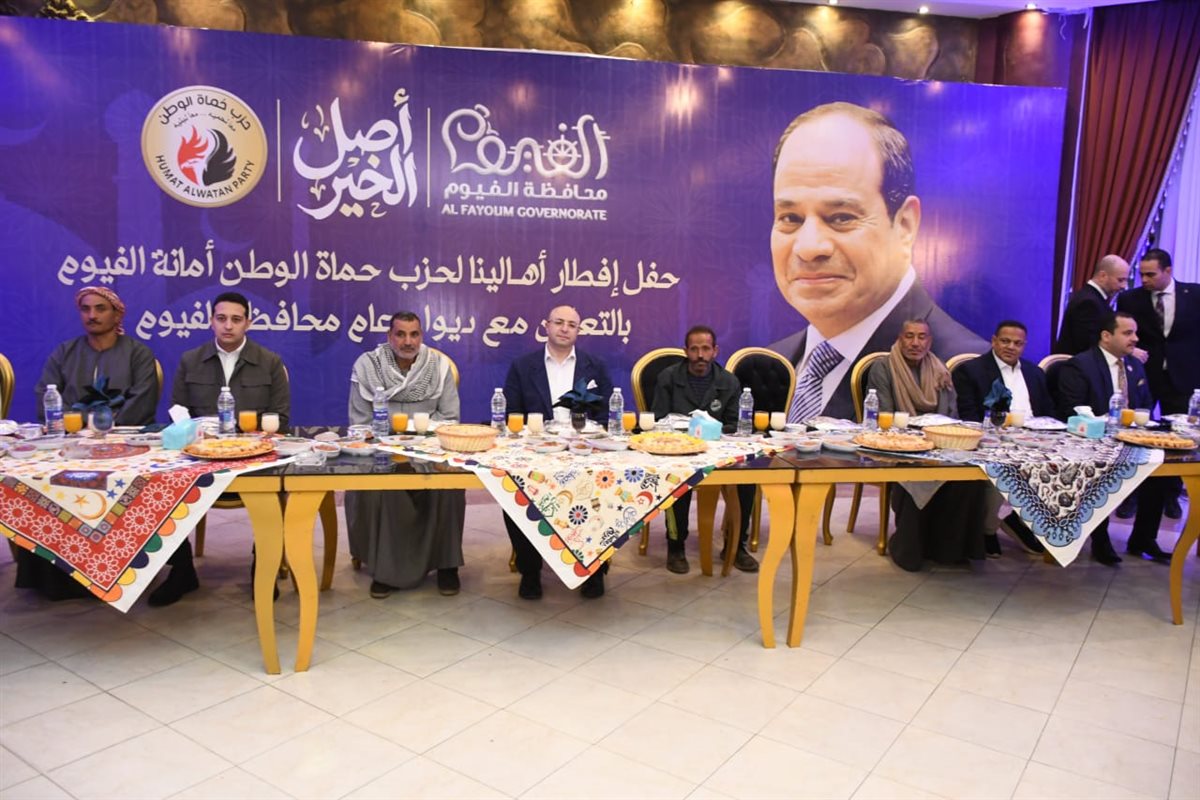 محافظ الفيوم يختتم ليالي شهر رمضان بمشاركة عمال المحافظة إفطارهم الجماعي &nbsp;