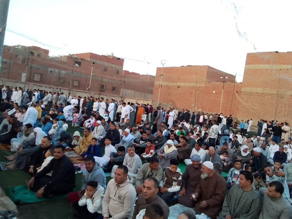 مراكز الشباب بالفيوم تستقبل الاف المصليين لأداء صلاة عيد الفطر المبارك في الساحات