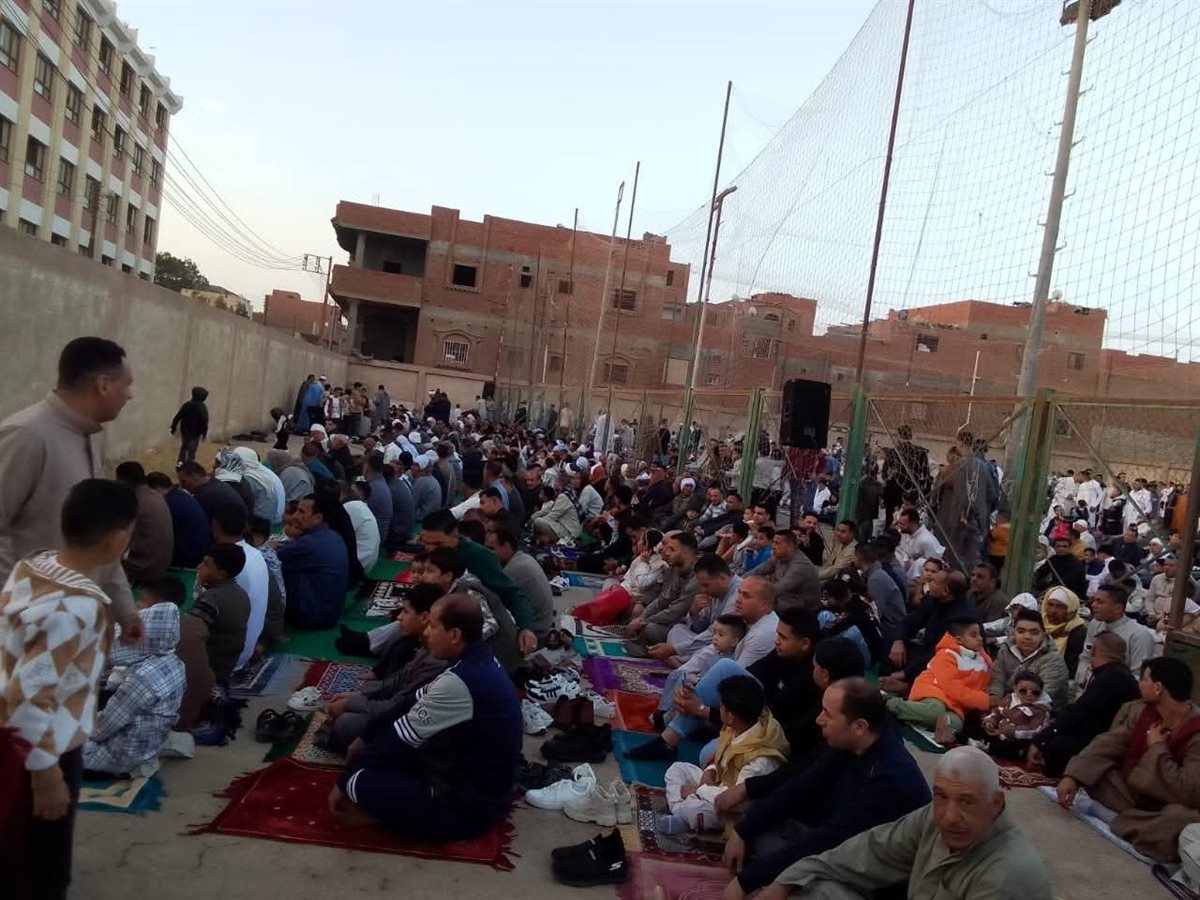 مراكز الشباب بالفيوم تستقبل الاف المصليين لأداء صلاة عيد الفطر المبارك في الساحات