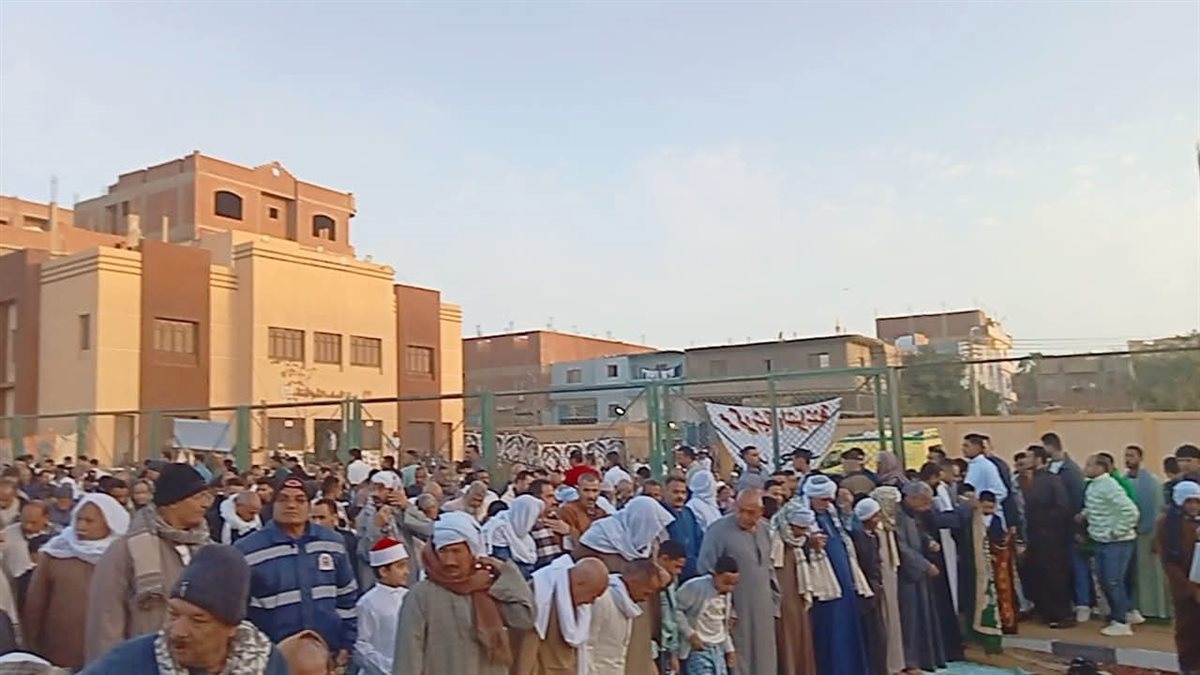 مراكز الشباب بالفيوم تستقبل الاف المصليين لأداء صلاة عيد الفطر المبارك في الساحات
